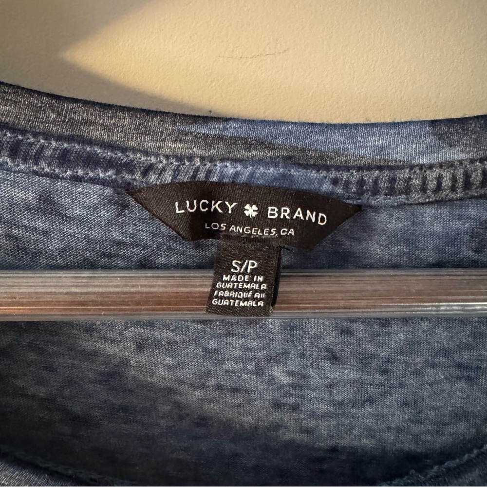 BUNDLE: NO BOUNDARIES TANK MEDIUM & LUCKY BRAND CAMO SHORT SLEEVE BLUE SMALL - Picture 7 of 9